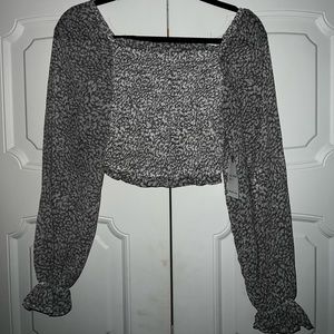 Long sleeve crop fit top